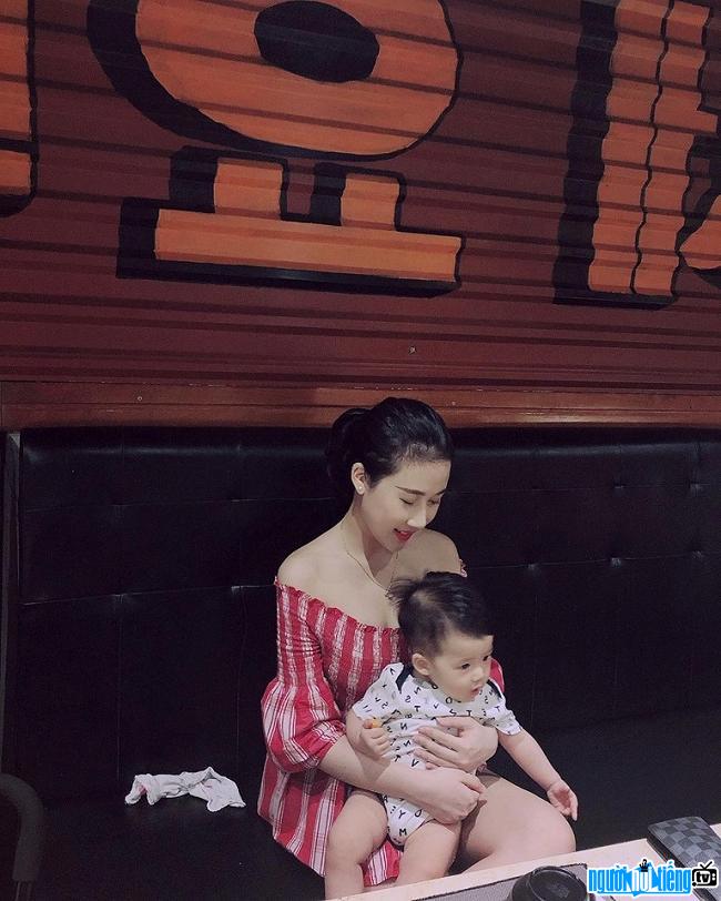  Hot girl Nguyen Bao Linh is now a mother of a cute child