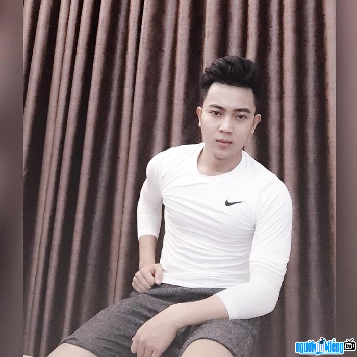 The handsome appearance of hot boy Lam Li