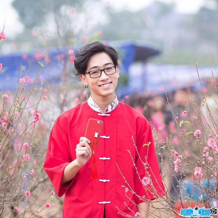  Hot boy Le Bao welcomes spring