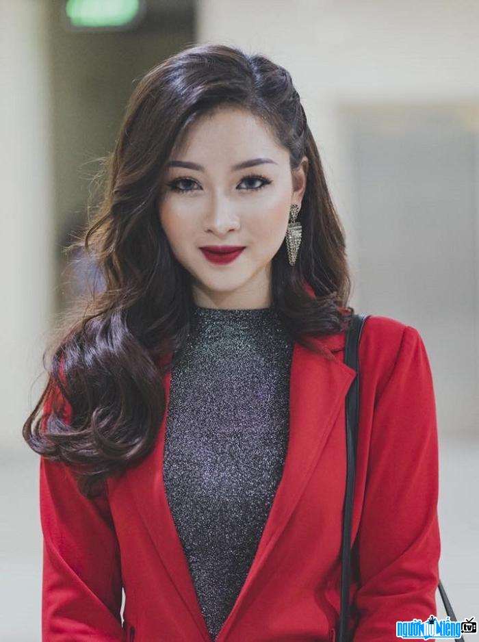  Singer Kelly Bui is young and beautiful