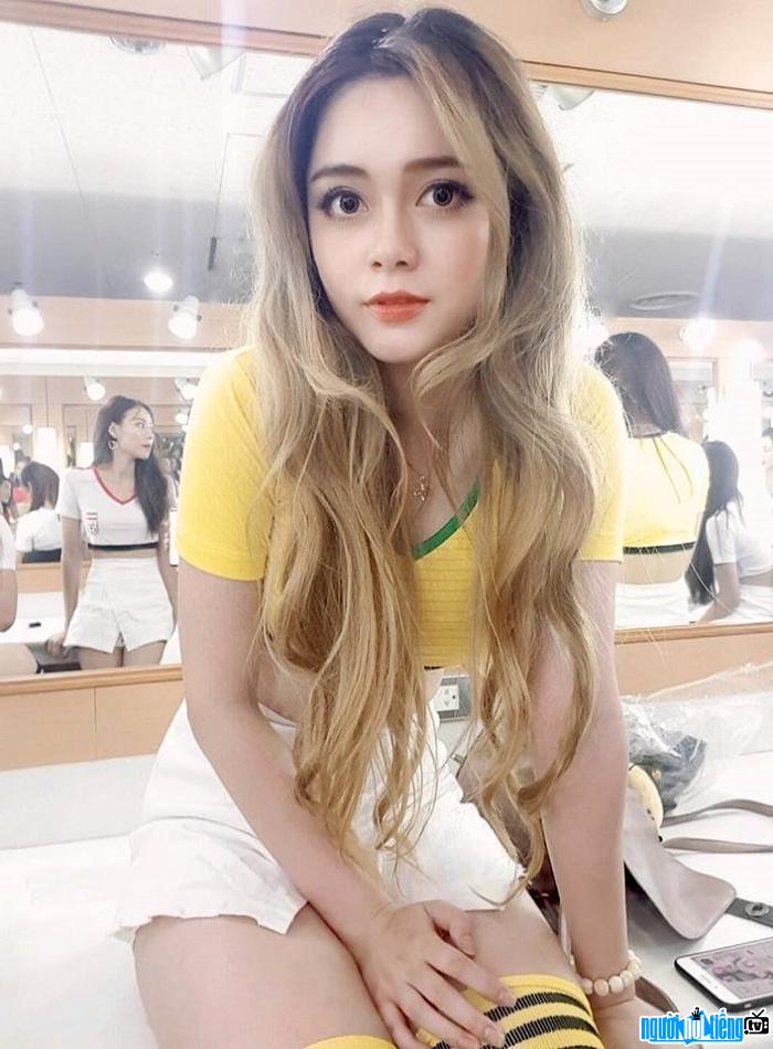 Hot girl Cao Diệp Anh đại diện đội tuyển Brazil trong chương trình Nóng cùng World Cup
