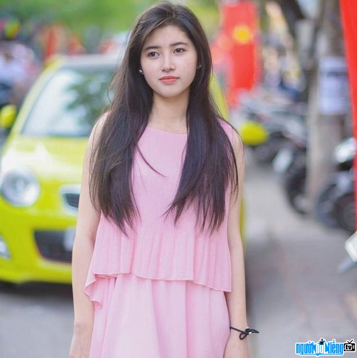 Hot girl Phạm Thu Uyên được xem là Suzy phiên bản Việt