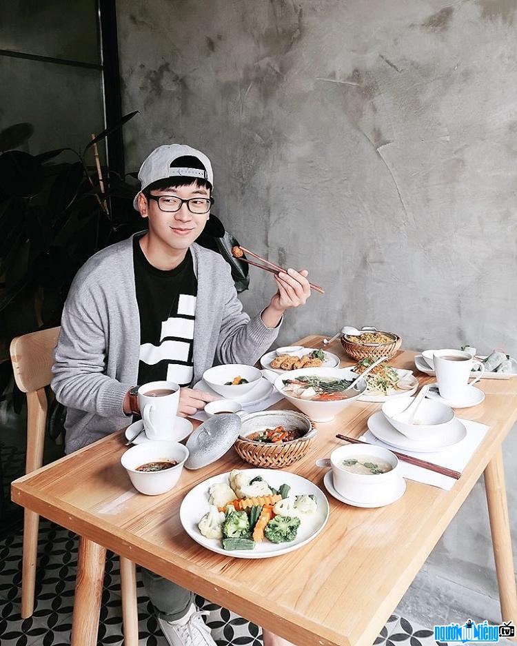 Vlogger Ninh Tito giống như nhà tư vấn ẩm thực