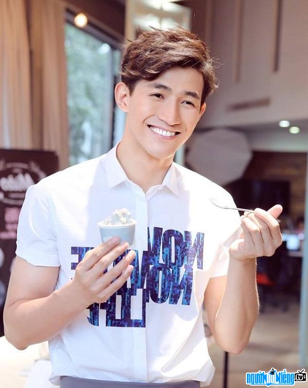  The sunny smile of actor Ly Tu Phong