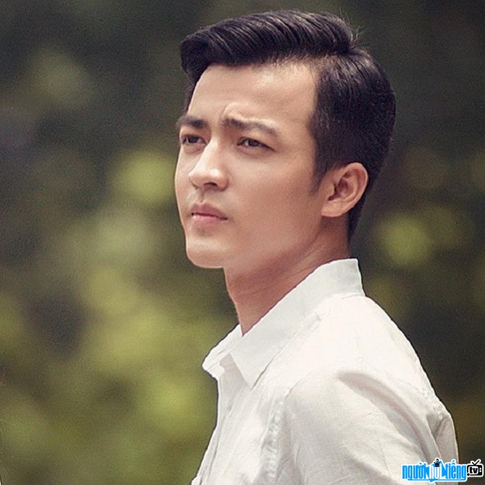 Actor Vinh San's handsome appearance captivates female fans
