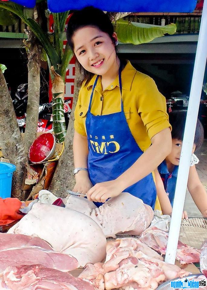  Hot girl selling pork Do Hong Lien