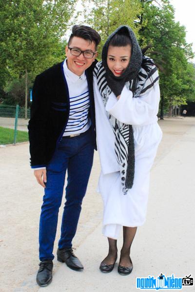  Photo of designer Chau Chan Hung and the beautiful Ngo Thanh Van