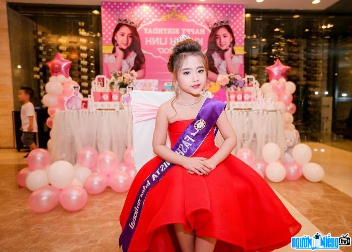 Người mẫu nhí Khánh Linh từng đạt giải Công chúa phong cách thời trang ấn tượng