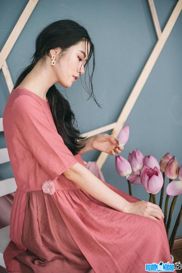 Beauty blogger Mai Van Trang is a photo model