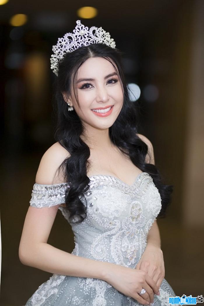  A close-up of runner-up Bang Khue's beautiful beauty