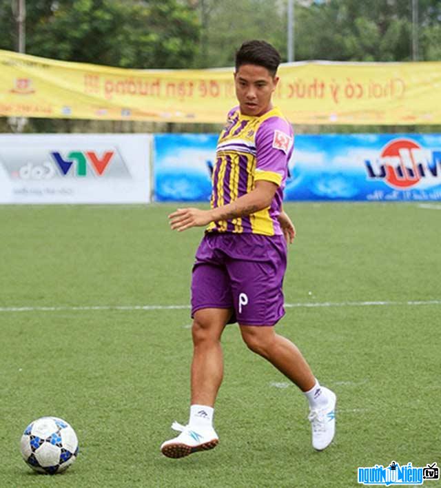  Hoang Nhat Nam is a player with good skills but limited in physical strength