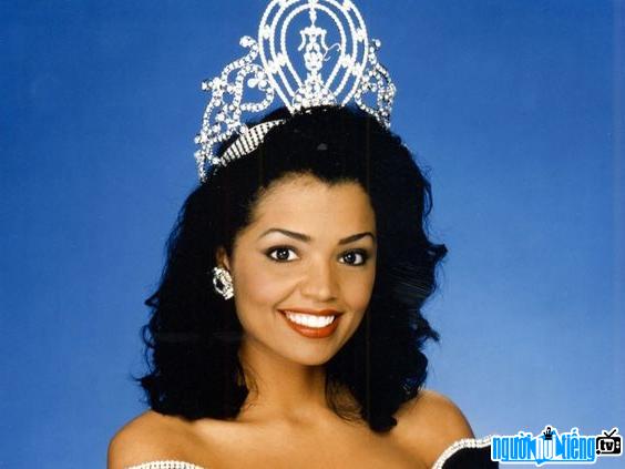  Chelsi Smith was crowned Miss Universe 1995