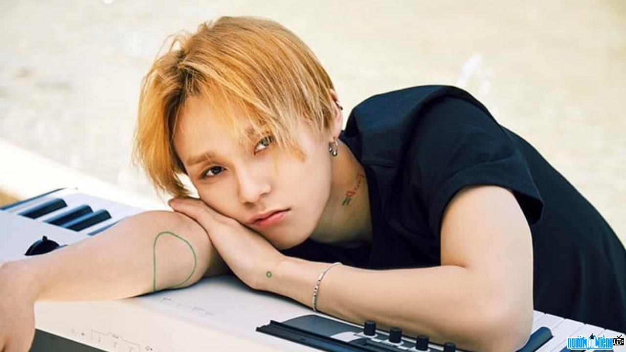 E'dawn là thành viên chủ chốt của nhóm nhạc PENTAGON