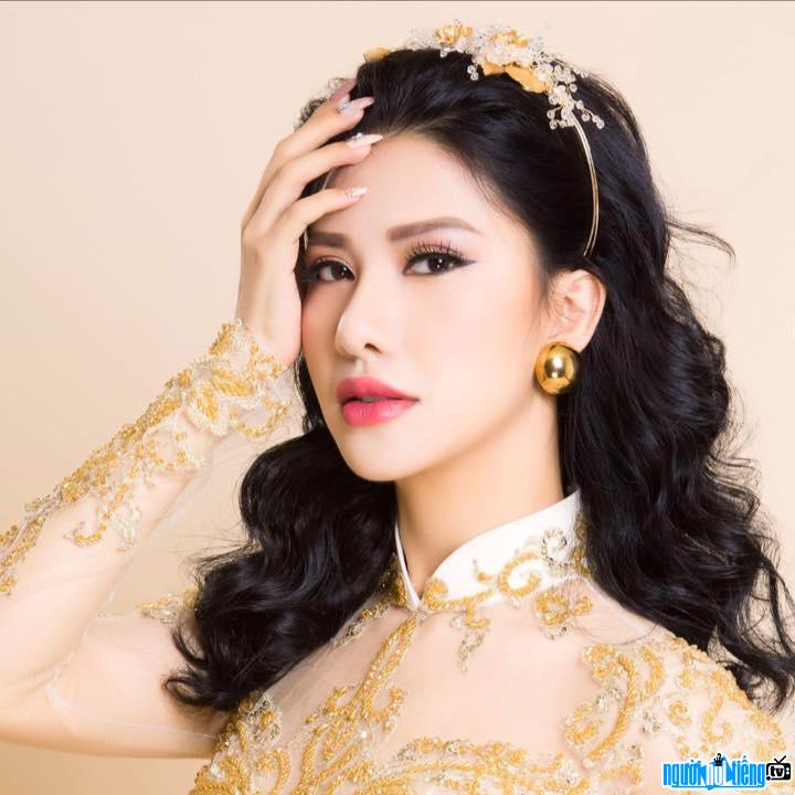  runner-up Loan Vuong is the representative of Vietnam at Mrs. International 2018