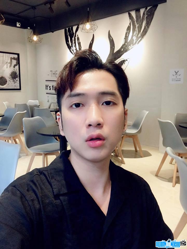M Qui là "hot boy lấp lánh" team Lam Trường trong chương trình The Voice 2018