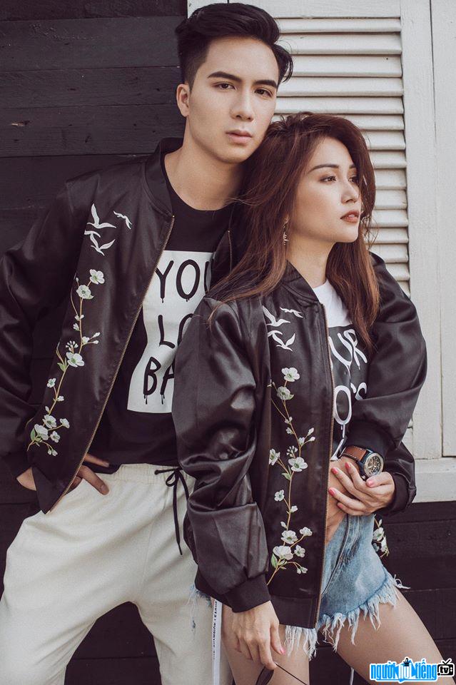  Picture of model Luu Dong lovingly with his girlfriend Si Thanh