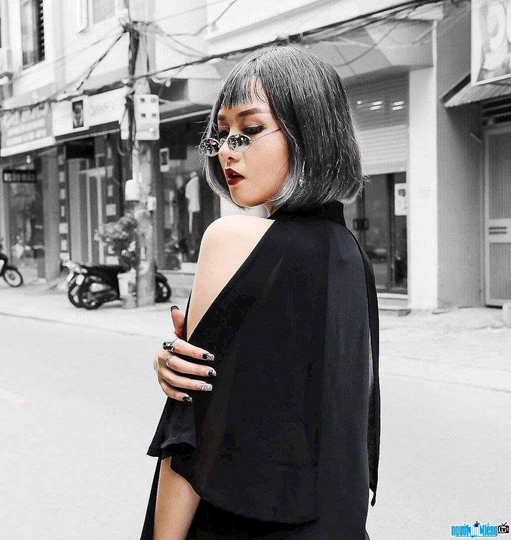 MC Trần Xuân Quỳnh gây ấn tượng với gu thời trang cá tính