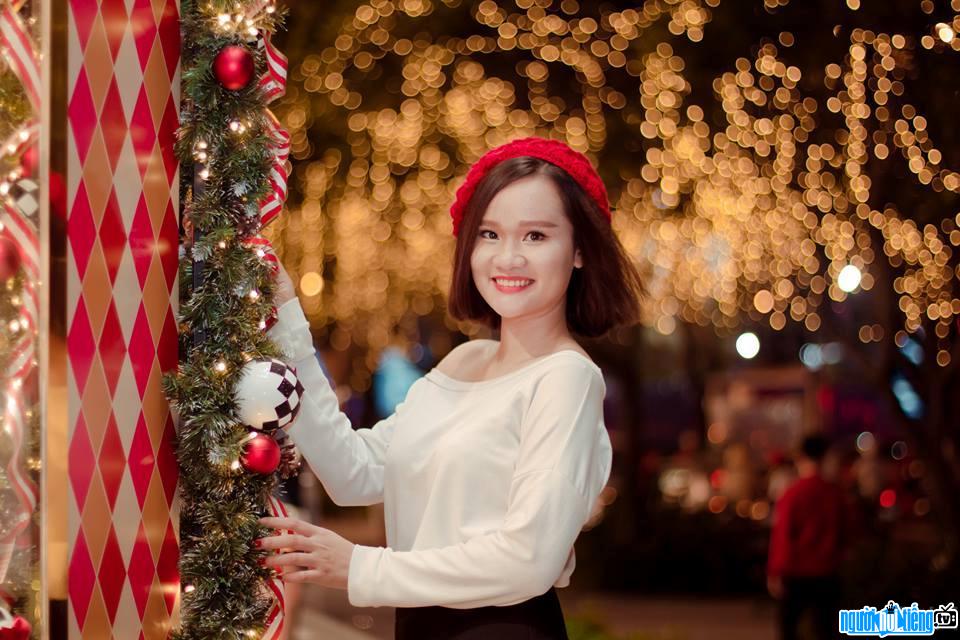 Photo model Bui Huyen Tram jubilantly celebrate Christmas