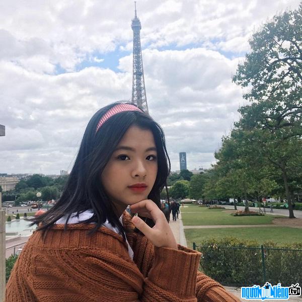  Hot girl Do Hong Khanh traveled in France