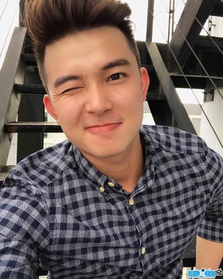  Duong Quoc Dat won the Thai online newspaper ranked 5th in "Top 10 most handsome men in Vietnam" in 2015