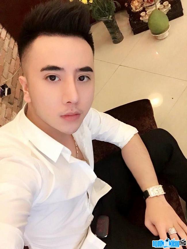  Hot boy Nguyen Trong Thanh succeeds with a cosmetic business