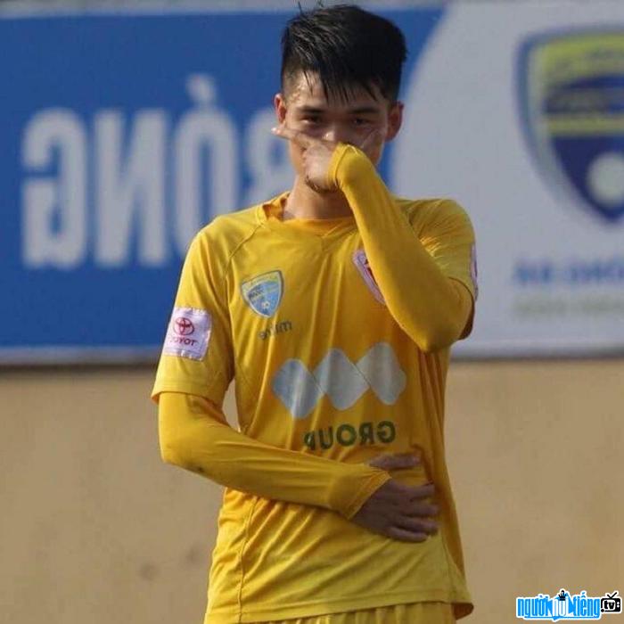  Lovely expression of player Luc Xuan Hung on the field