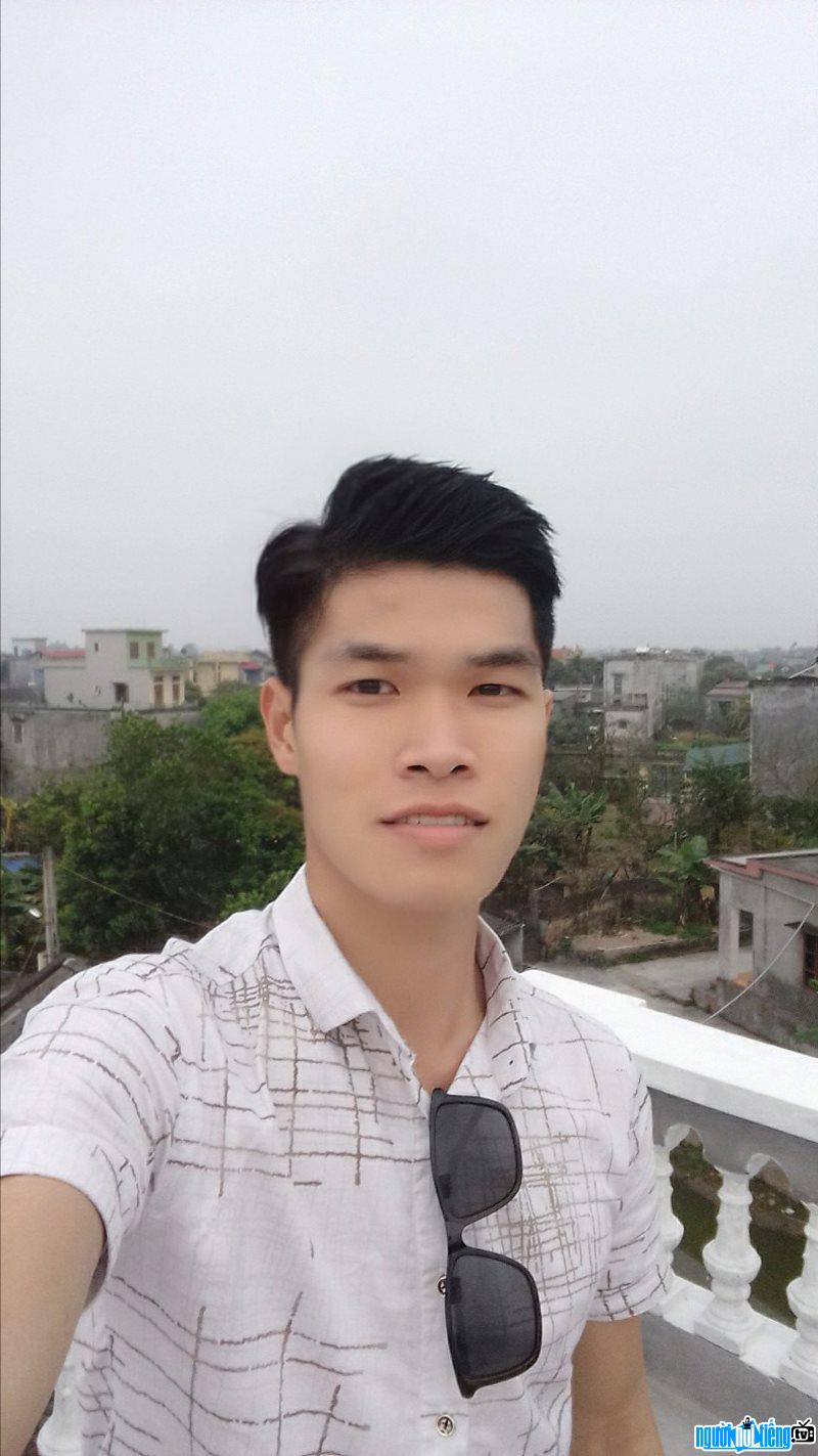  New pictures of the network phenomenon Do Trung Hau