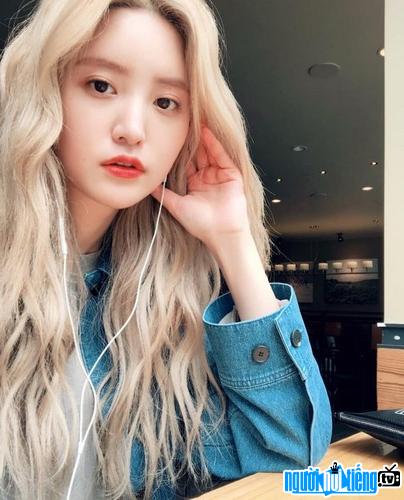 A new photo of singer Jeonghwa
