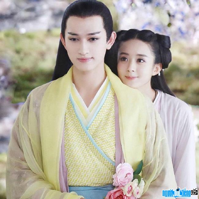 Actors Ma Ke and Zhao Liying in Hoa Thien Cot