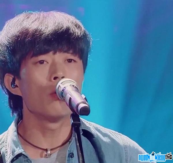 Ca sĩ Triệu Lôi gây ấn tượng trong cuộc thi Sing my song 2014