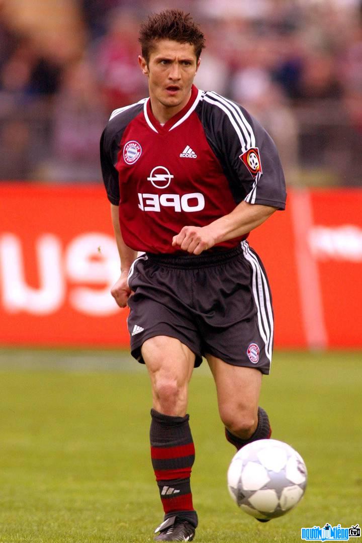 Picture of Bixente Lizarazu player while playing