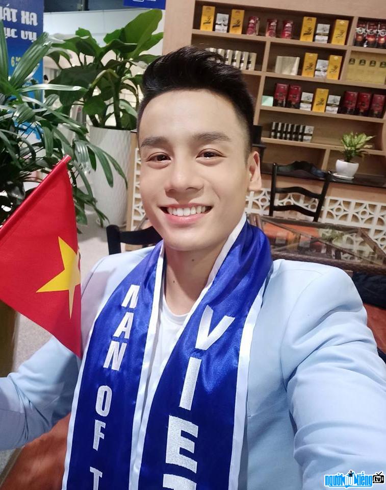  Model Cao Xuan Tai crowned Man of The World 2018