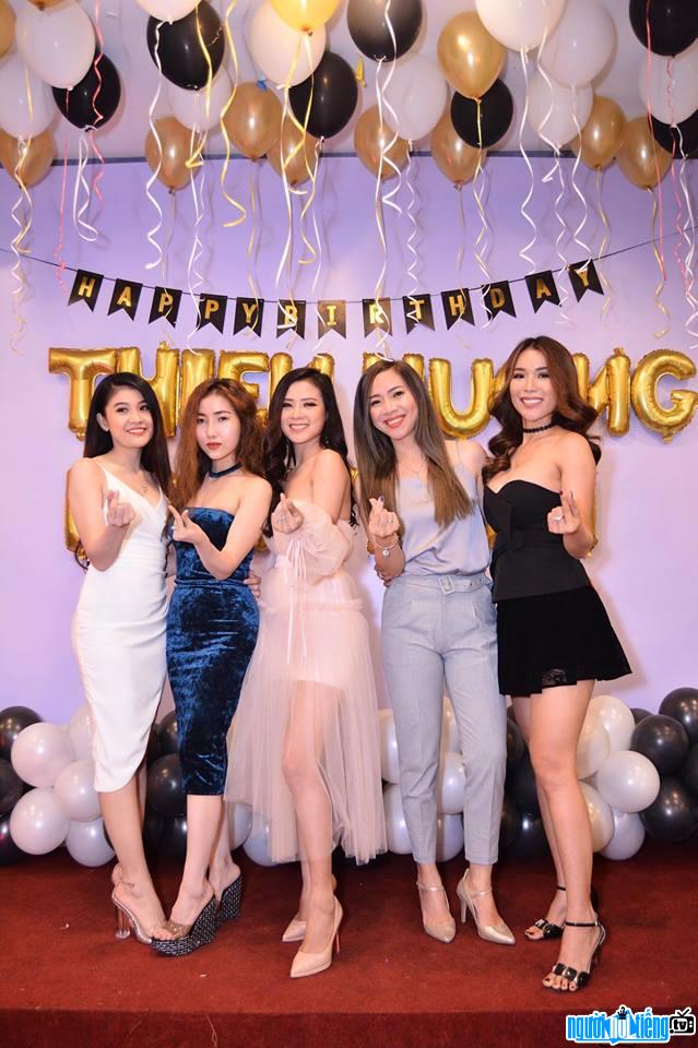  Photo of singer Thien Huong Bolero and friends on her birthday