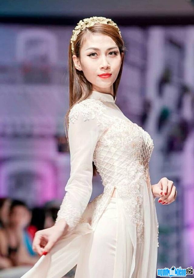  Model Lan Phuong was gentle in traditional ao dai