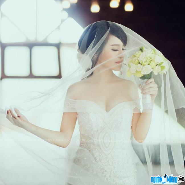  CEP Nguyen Quynh Lien is beautiful in a wedding dress