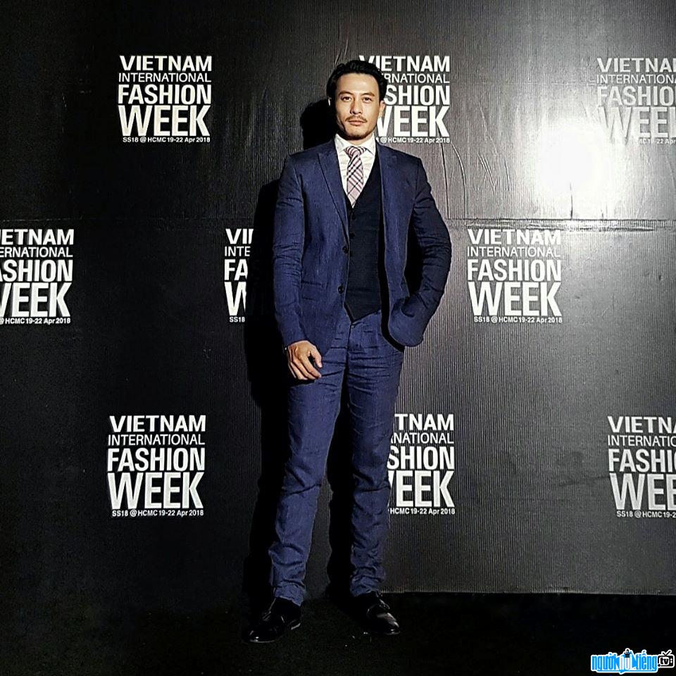  Picture of designer Truong Thanh Long at a big fashion show in Vietnam