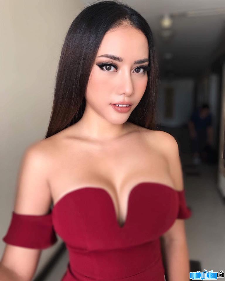  Picture of model Nguyen Vinh Trinh showing off her sexy bust