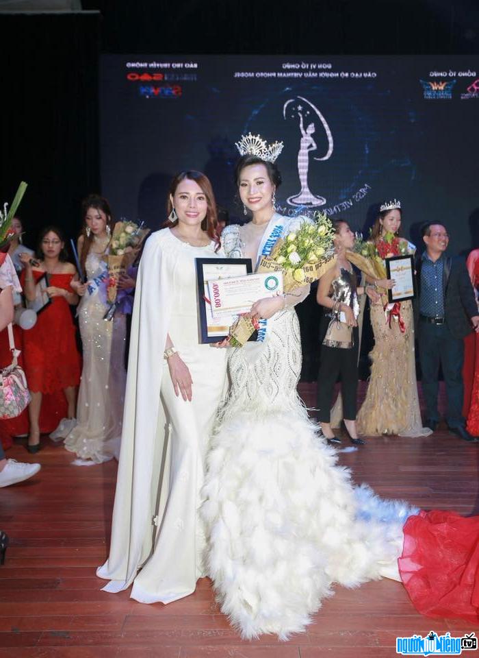 Hình ảnh Hoa khôi Phạm Trần Hoa Quyên trong đêm chung kết Hoa khôi người mẫu ảnh Việt Nam 2018