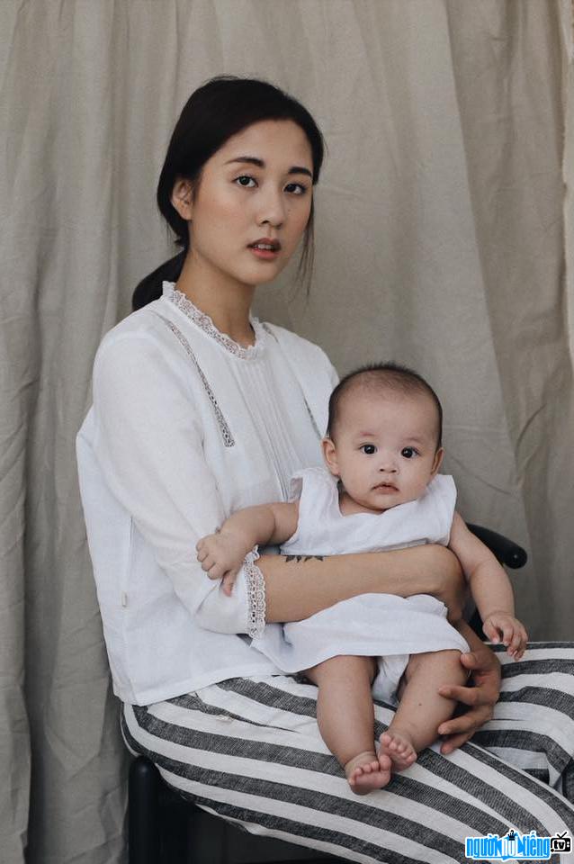Hotface JJ is the first daughter of Julia Doan