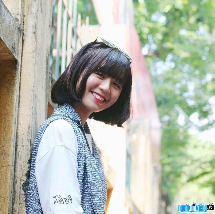  The sunny smile of hot girl Linh Kett