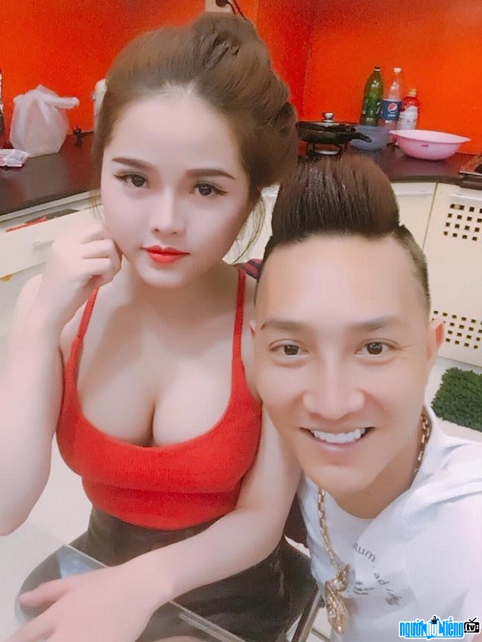 Hiện tượng mạng Huấn Hoa Hồng và hot girl Hà Hải Yến