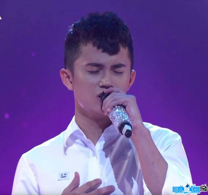 Hot boy Đặng Tiến Đồng gây sốt trong chương trình Giọng ải giọng ai