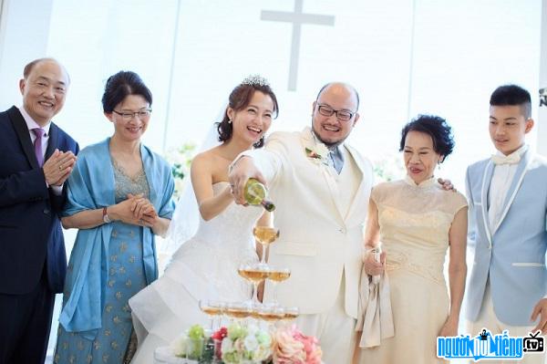 Diễn viên Triệu Hồng Kiều kết hôn với ông xã nhiều tuổi
