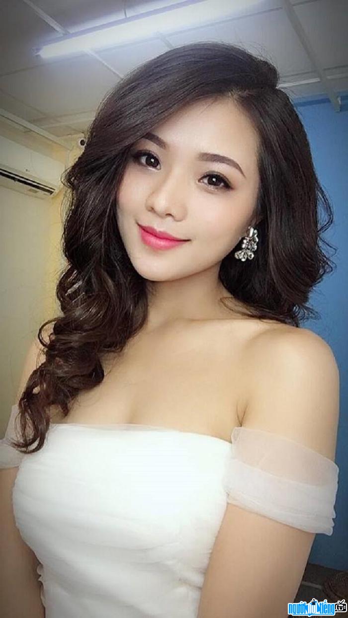  Hot girl Le Song Ngan is currently working at a media company