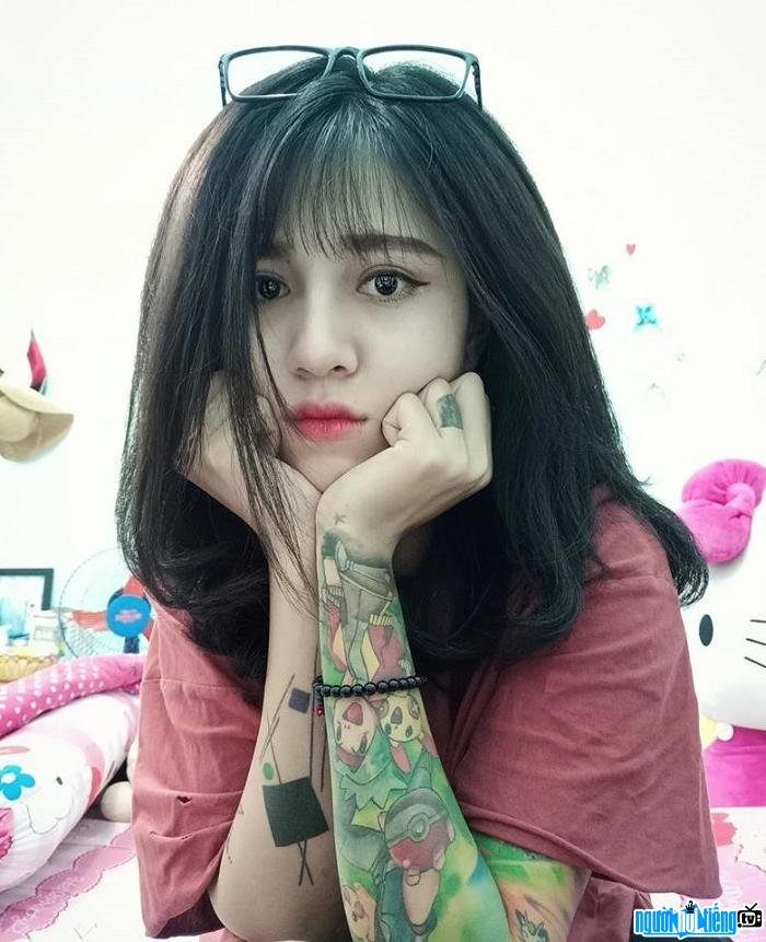  Hot girl tattooed with thousands of people loves Bii Trinh
