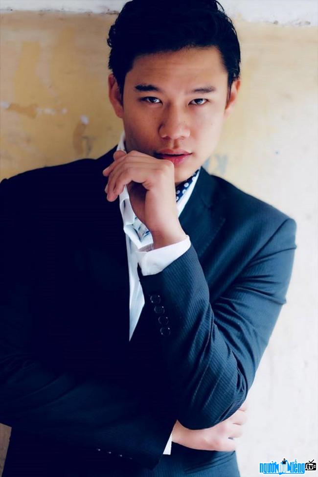  Handsome actor Hoang Jacob