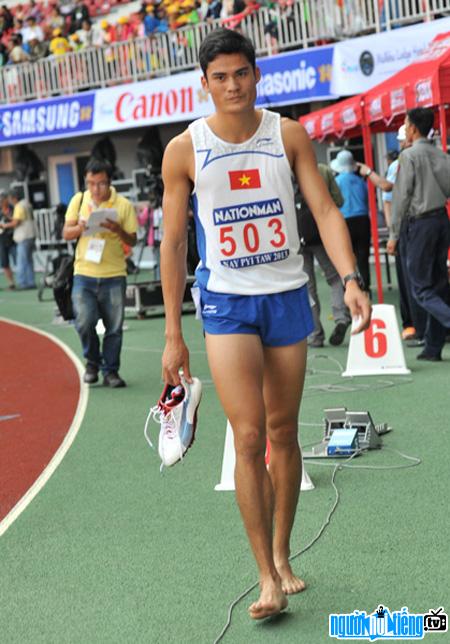  Hot boy athletics Quach Cong Lich suddenly announced his retirement.