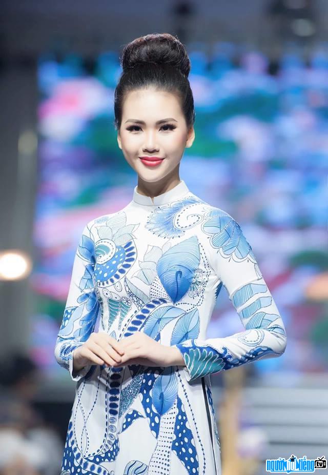 Người mẫu Bùi Quỳnh Hoa đăng quang Miss Áo dài Việt Nam World