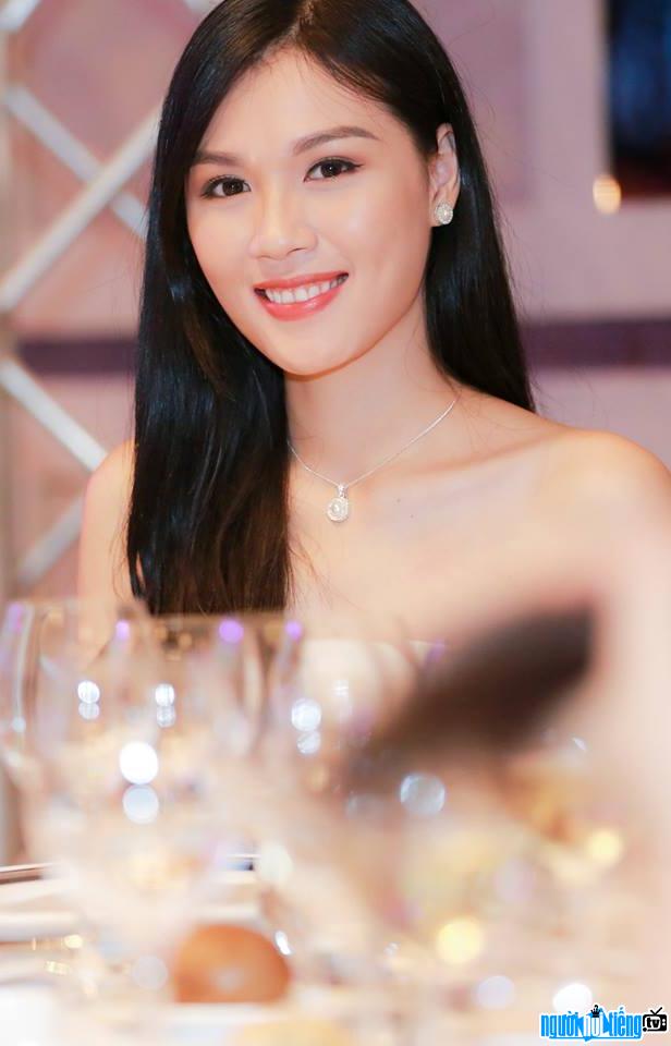 Hình ảnh người đẹp Chu Thị Minh Trang với nụ cười dịu dàng