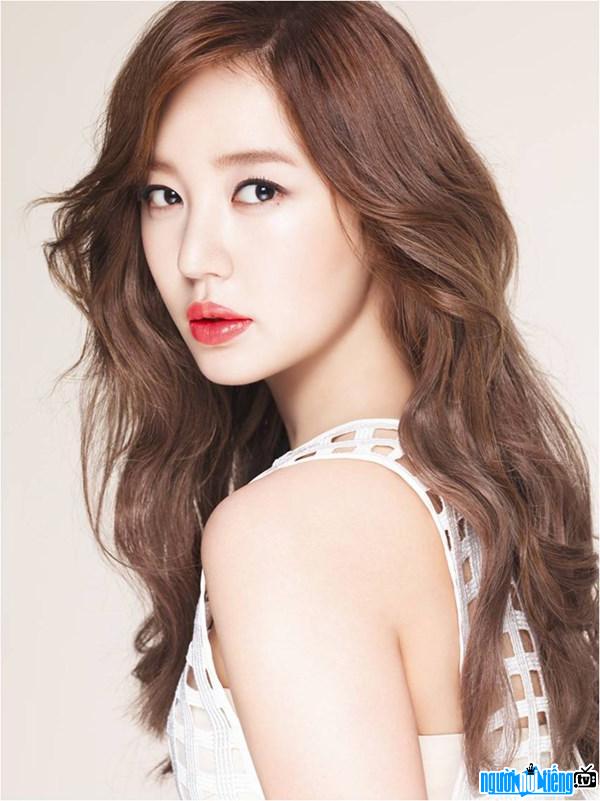 A new photo of actress Yoon Eun Hye